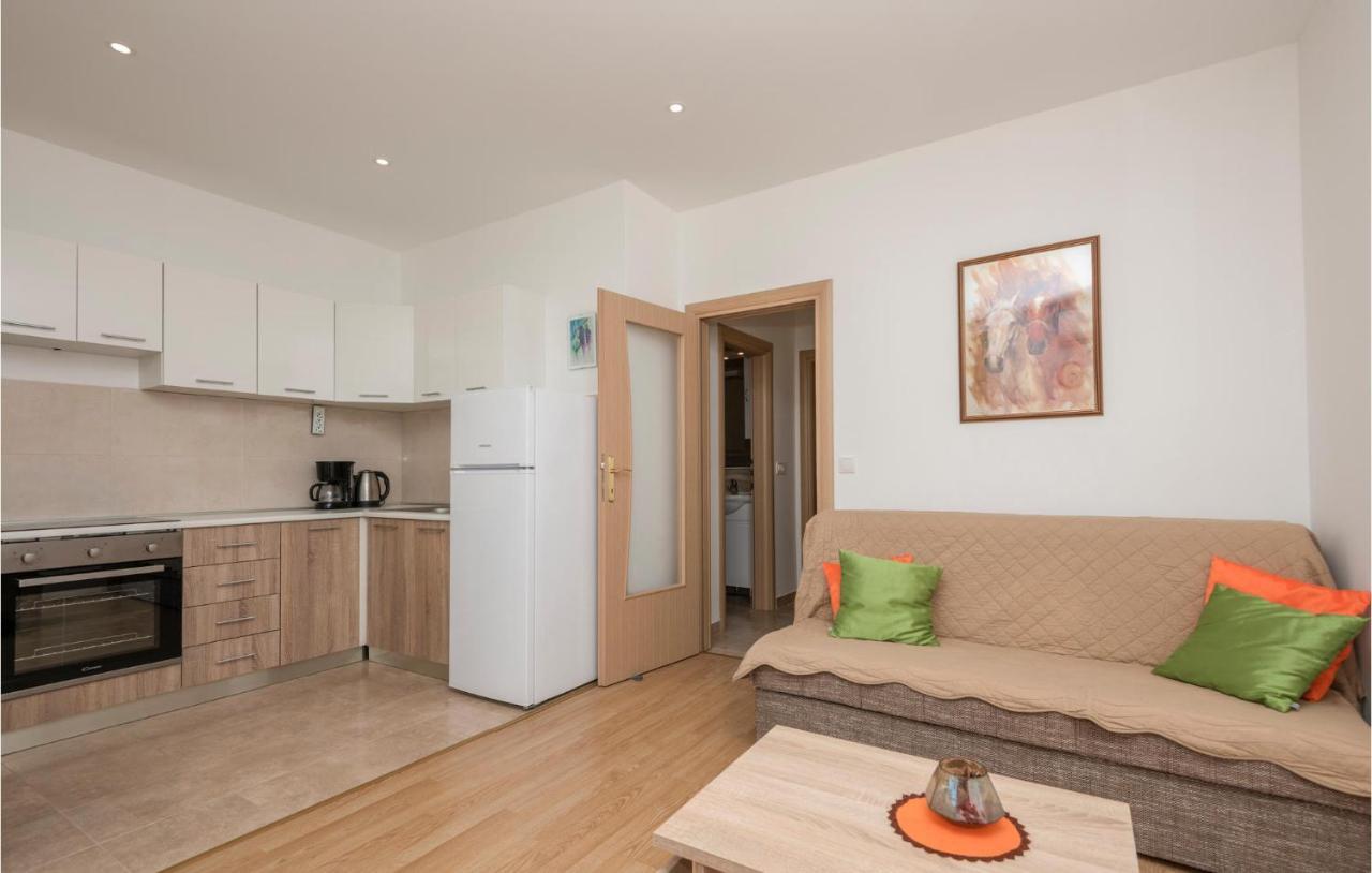 1 Bedroom In Apartman Makarska